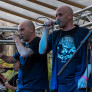 Les frères Amokrane, anciens du groupe Zebda, lors d'un concert au Palais de la Porte Dorée en juillet 2019