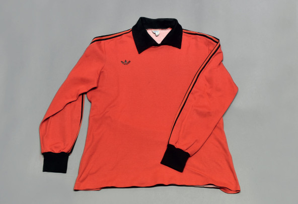 Le maillot de gardien de but d’Ismaël Hajji, datant des années 1970