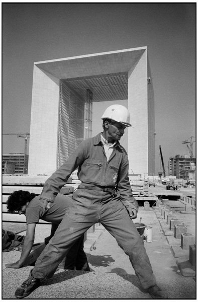 Un chantier à la Défense, Ile-de-France, France 1989 © Franck Martine / Magnum Photos