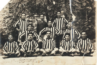 Photographie d’une équipe de football à Lattaquié (Syrie) en 1924