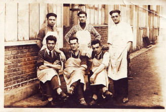 L’atelier de cordonnerie de la rue des Bois, où Noubar Aladinian a fait sa formation dans les années 30  © Collection particulière André Aladinian. Droits réservés