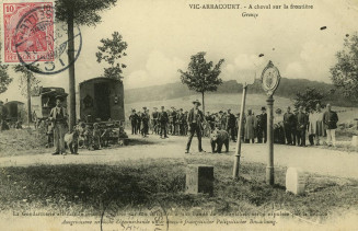 Vic-Aracourt - A cheval sur la frontière. Carte postale du début du siècle © Musée national de l'histoire et des cultures de l'immigration