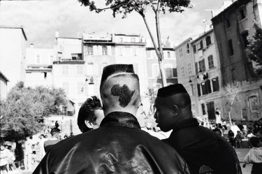 Marseille, Le Panier, fête de quartier place du refuge, organisée par le centre social, 26/06/1991 © Photo : Jacques Windenberger. Musée national de l’histoire et des cultures de l’immigration