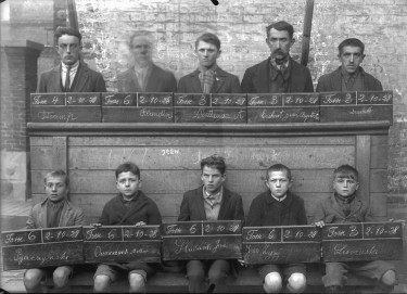 Mineurs embauchés par la Compagnie des mines de Lens le 2 octobre 1928. Parmi eux, plusieurs polonais © Centre historique minier du Nord-Pas-de-Calais à Lewarde
