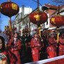 Patrick Zachmann. Défilé du nouvel an chinois, avenue d'Ivry, 13e arrondissement. 1998 © Musée national de l’histoire et des cultures de l’immigration