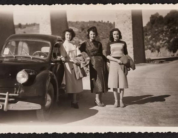 Photographie d’Eliane Cohen et de ses amies en Algérie en 1950 ou en 1951.
