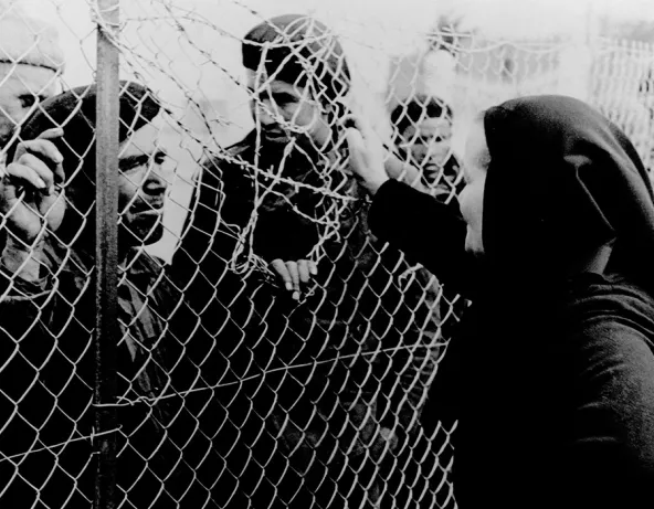Soldats et civils républicains exilés, ayant traversé la frontière après la victoire de Franco et transférés d’un camp de réfugiés à l’autre