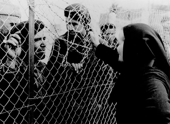 Soldats et civils républicains exilés, ayant traversé la frontière après la victoire de Franco et transférés d’un camp de réfugiés à l’autre