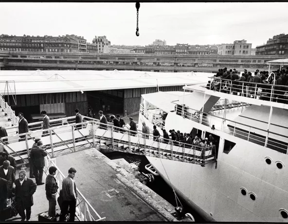 Marseille, arrivée du ferry Fred Scamaroni en provenance de Corse, 18/10/1970, procédé argentique.