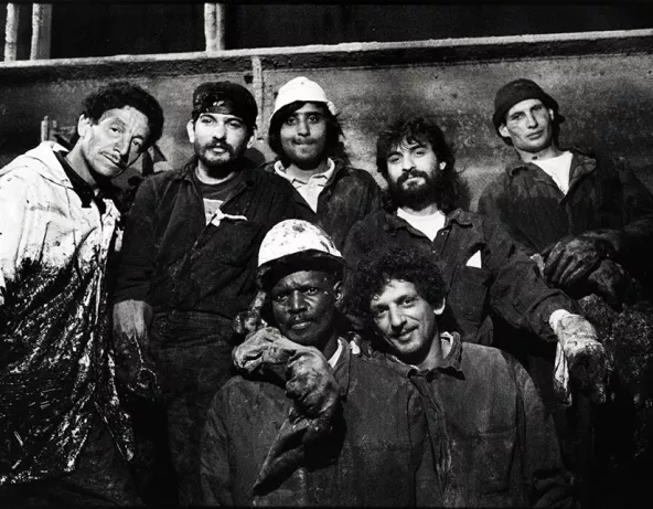 Marseille, bassin du port, équipe de nettoyage du groupe CMR dans les citernes d’un pétrolier, 27/04/1992