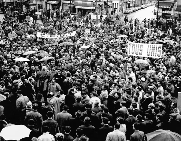 Gérald Bloncourt, Grève et manifestation à l’usine Renault de Boulogne-Billancourt, novembre 1964 © Musée national de l'histoire et des cultures de l'immigration