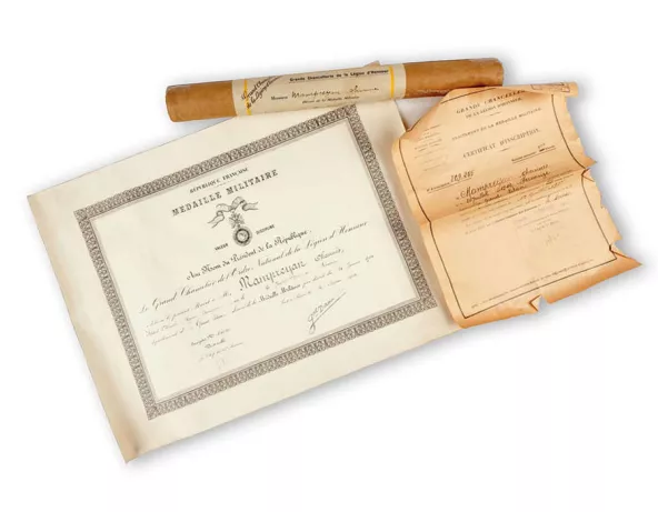 Le diplôme et le certificat de la médaille militaire d'Ohannès Mampreyan. Don de Pierre Mampreyan