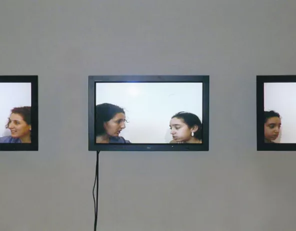 Mother Tongue, 2002. Installation vidéo.
