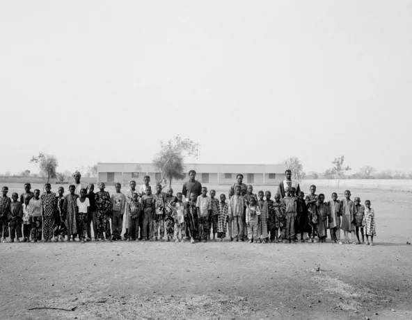 Mali, 1993. Village de Troula, près de Kayes. L'école a été financée par des travailleurs maliens habitant en Seine Saint-Denis © Patrick Zachmann/Magnum Photos/Musée national de l’histoire et des cultures de l’immigration, CNHI
