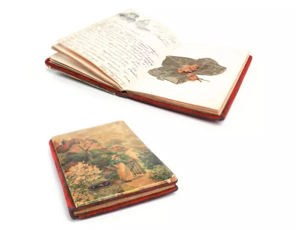 Le carnet de souvenirs de la mère d'Alexis Vorontzoff. Don d'Alexis Vorontzoff. Photo : Lorenzö © Musée national de l’histoire et des cultures de l’immigration