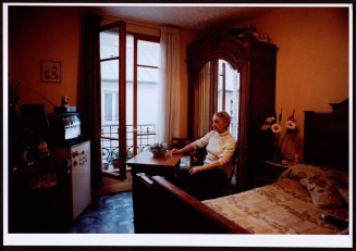 Guillaume Collanges, "Si tu payes pas tu t’en vas…" : série de 12 tirages légendés avec les témoignages des résidents de différents hotels meublés © Musée national de l'histoire et des cultures de l'immigration