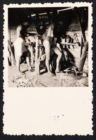 Scènes de vie au camp de Gurs, carnet de photographies du camp de Gurs, 1939. Photographies de Desvo Revaï dit Turaï © Musée national de l’histoire et des cultures de l’immigration