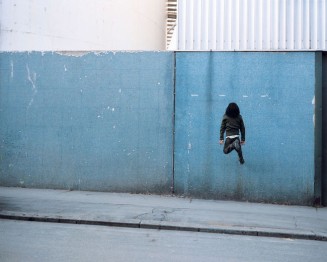 Denis Darzacq, La chute n°1, 2006