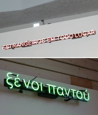 Foreigners Everywhere 2009, Néon (orange, inscription en portuguais), câbles, transformeur & cadre métallique 10x227x5cm. Musée national de l'histoire et des cultures de l'immigration.