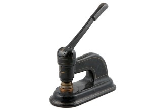 Presse pour timbre sec, utilisée par la direction de la main d'œuvre du ministère du Travail et des Affaires sociales, 1930-1940