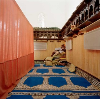 Mosquée du cimetière de Bobigny, Association des Français musulmans du cimetière de Bobigny, 2003, Patrick Zachmann © Musée national de l’histoire et des cultures de l’immigration