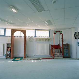 Mosquée Er-Rahma, Centre communautaire et associatif, Créteil, 2003, Patrick Zachmann © Musée national de l’histoire et des cultures de l’immigration