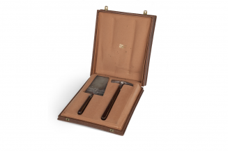 Truelle et marteau © Lorenzo 2012