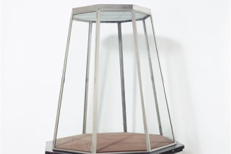 Vitrine pyramidale, 2003