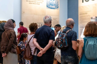 Visiteurs dans le Musée