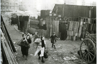 La zone. Habitantes de la zone chargée de sacs