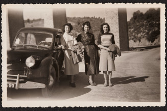 Photographie d’Eliane Cohen et de ses amies en Algérie en 1950 ou en 1951.