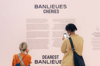 Visiteurs dans l'exposition