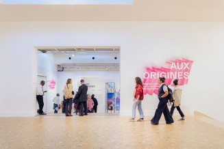 Photographie de l'entrée de l'exposition "Aux origines"
