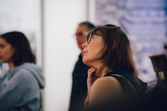 Public dans l'exposition 