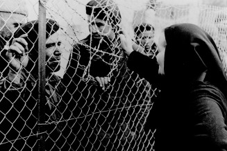 Soldats et civils républicains exilés, ayant traversé la frontière après la victoire de Franco et transférés d’un camp de réfugiés à l’autre