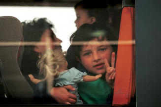 Arrivée de réfugiés Kosovars à Lyon. 18 avril 1999 © Orand Alexis/Gamma