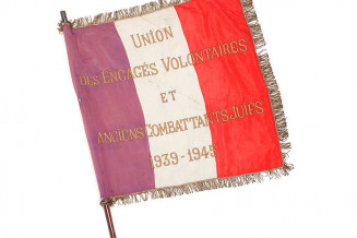 Le drapeau de l’Union des engagés volontaires et anciens combattants juifs (1939-1945) d'Ovshe Bâc.