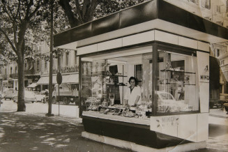 La boutique de confiserie de M. et Mme Khachérian à Valence dans les années 60 © Collection particulière Maggy Baron, Atelier du Bruit