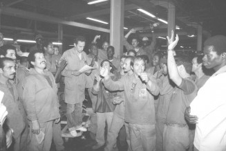 Grève contre les licenciements à l’usine Simca de Poissy, juillet 1983 © Gerald Bloncourt/Rue des Archives