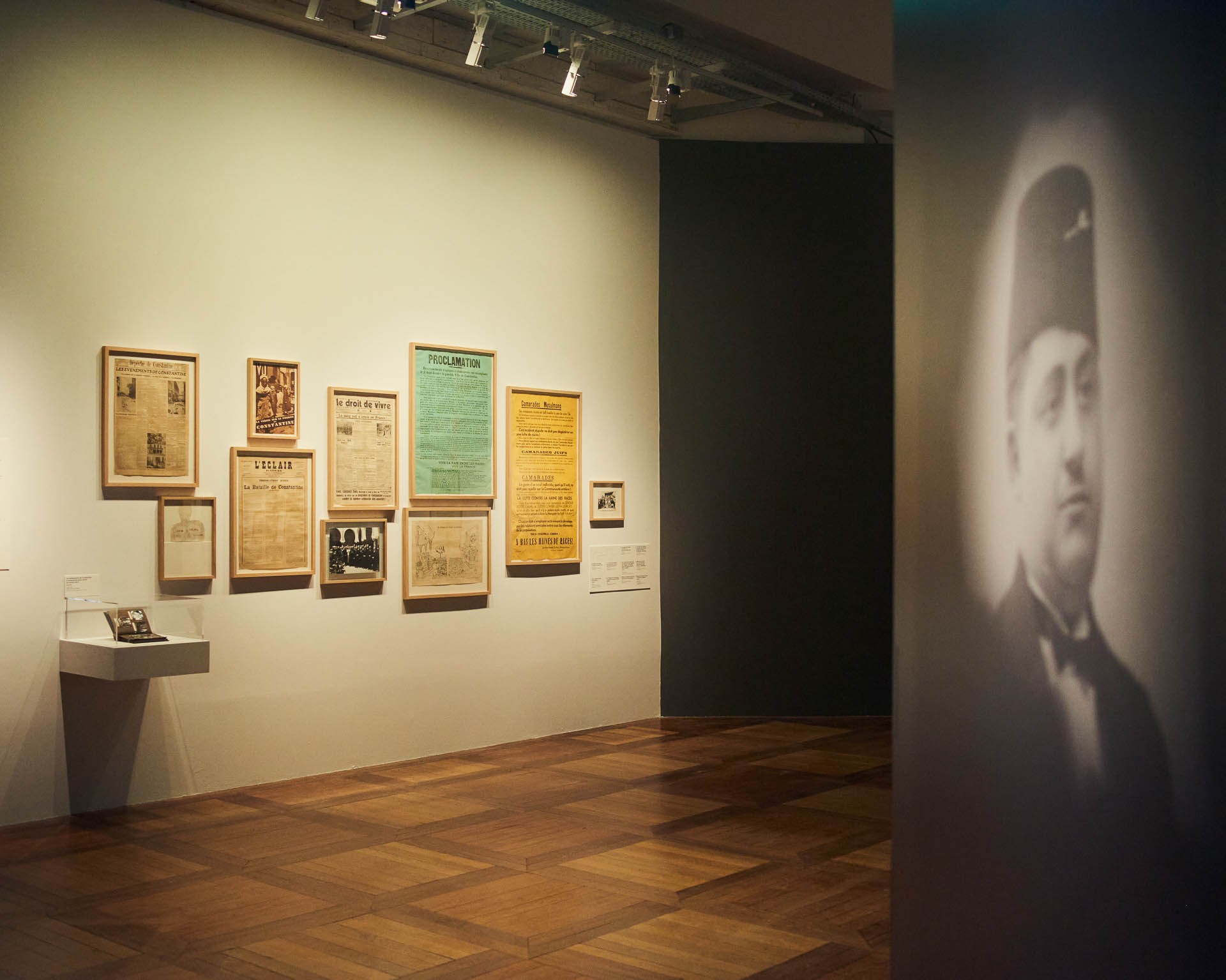 Salle de l'exposition Juifs et musulmans de la France coloniale à nos jours