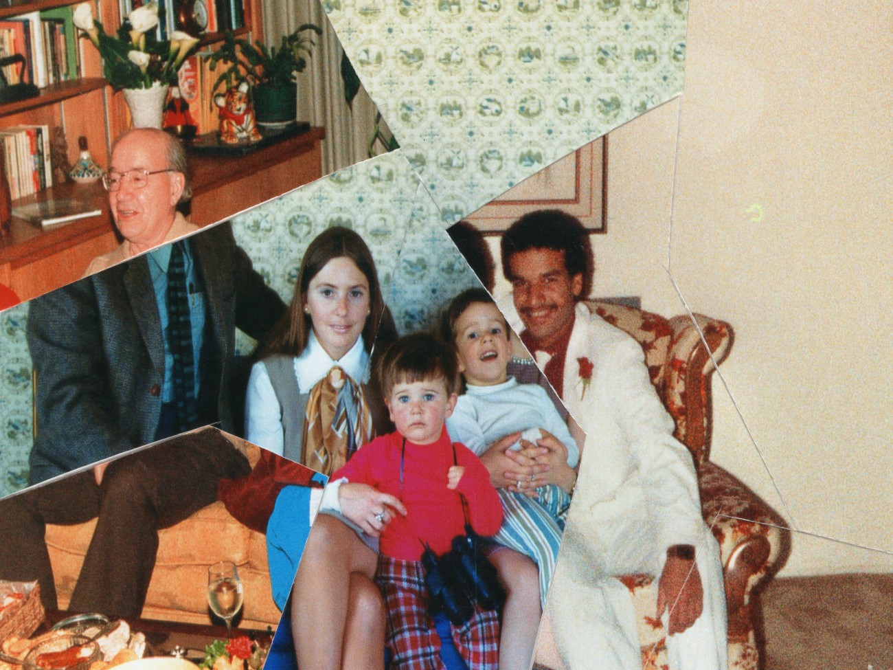 Oeuvre de Camille Leveque "Universal Truth" - assemblage de photos de famille