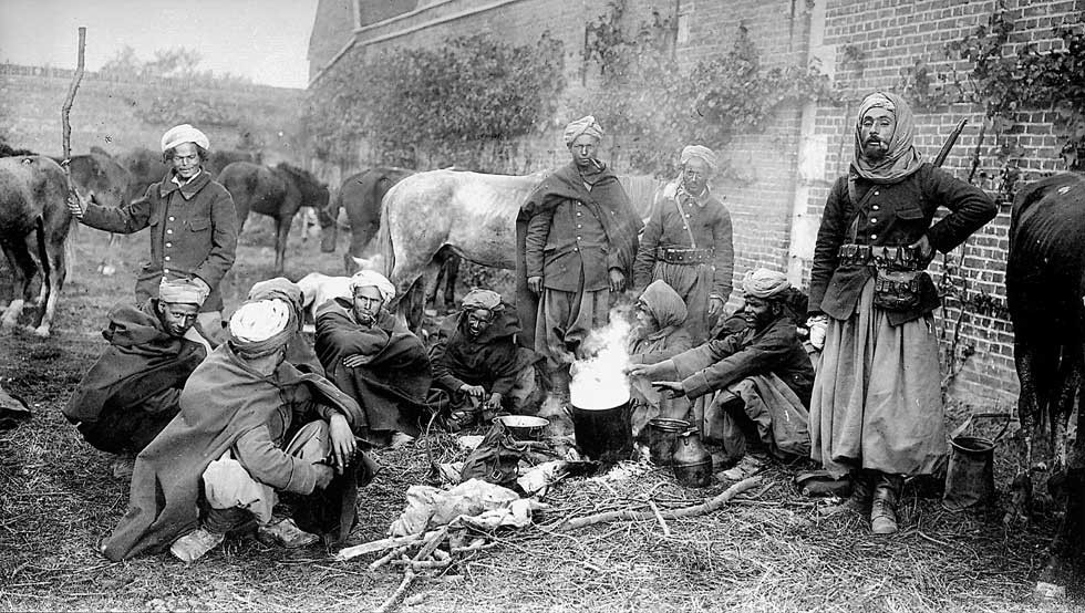 War 1914-1918. North African soldiers (Northern France) © Roger-Viollet
