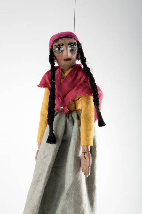 Gitane, marionnette à fils. Années 1930. Exposition permanente Repères. Dépôt Mucem, 2007.