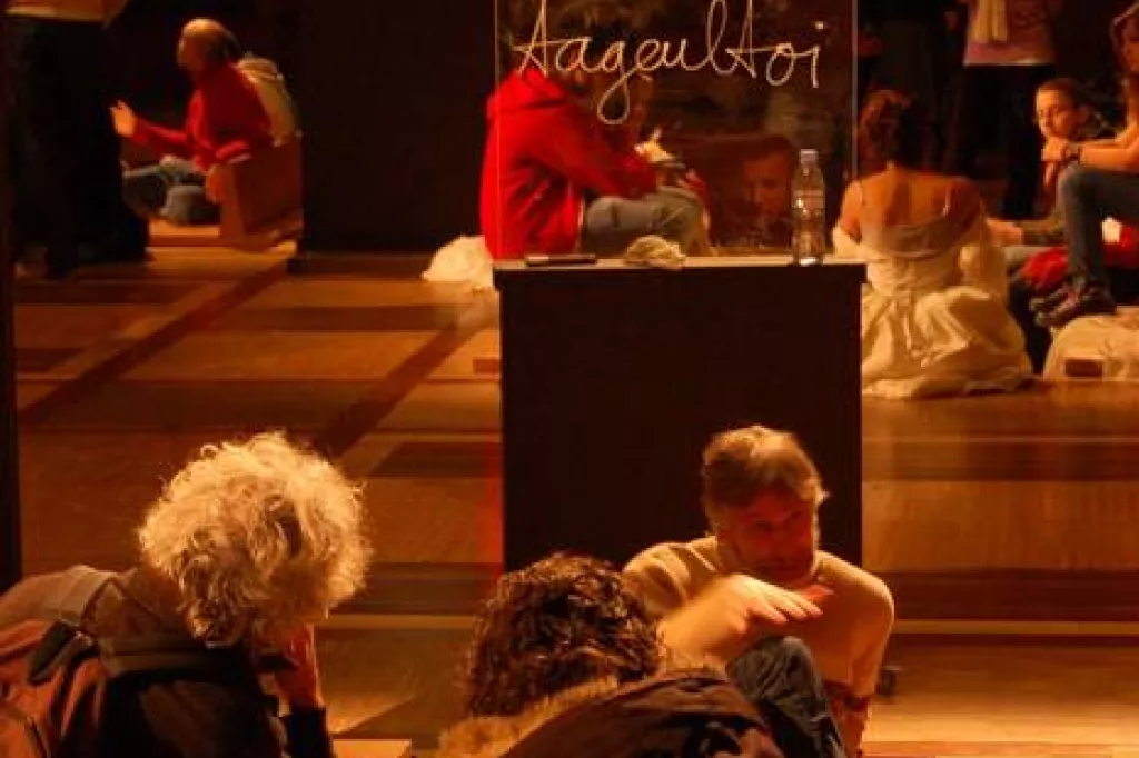 Gare de l'Est, Compagnie Les Aimants. Photo : Sylvain Gorin © Cité nationale de l'histoire de l'immigration