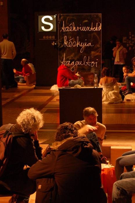 Gare de l'Est, Compagnie Les Aimants. Photo : Sylvain Gorin © Cité nationale de l'histoire de l'immigration