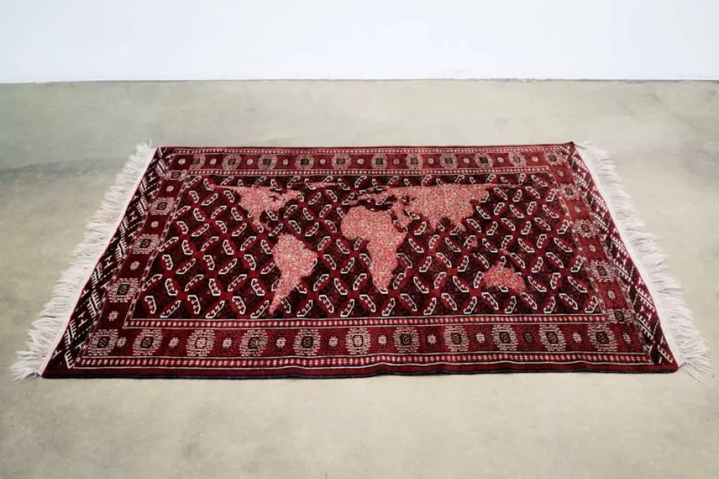 Mona Hatoum, Bukhara (red and white), 2008. 