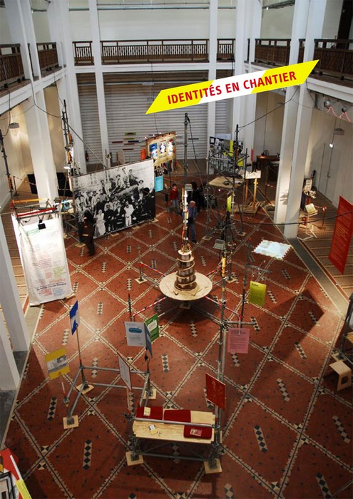Affiche de l'exposition "Identités en chantier" © Cité Nationale de l'Histoire de l'Immigration