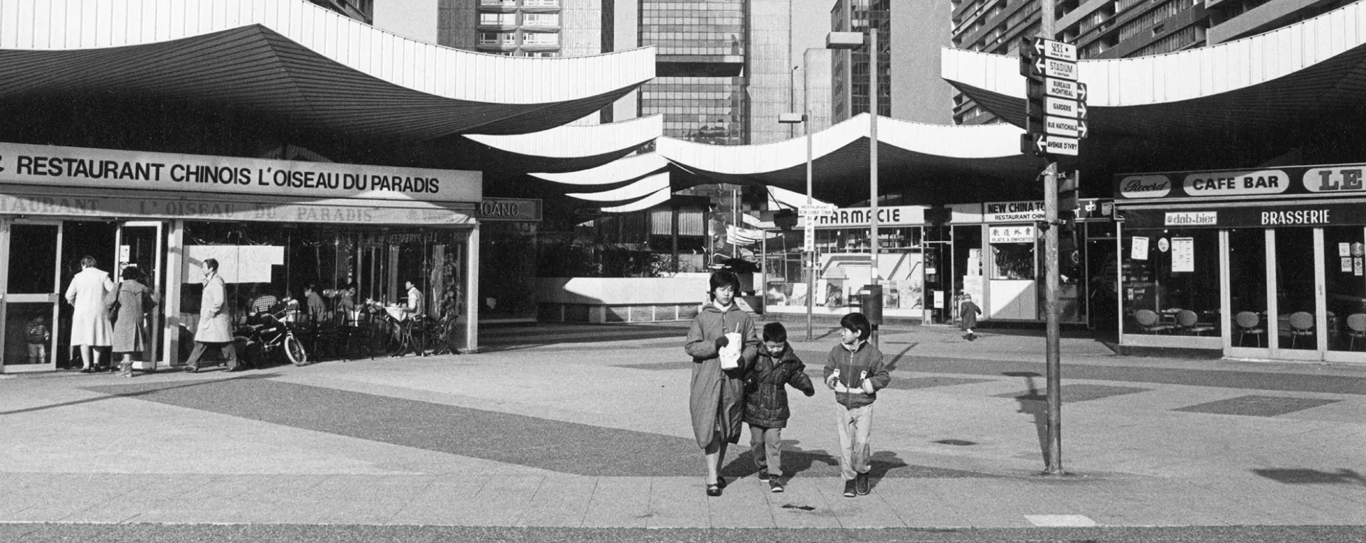 Photo Pierre de Pierre Michaud "Quartier asiatique, 13e arrondissement, Paris. 1994"