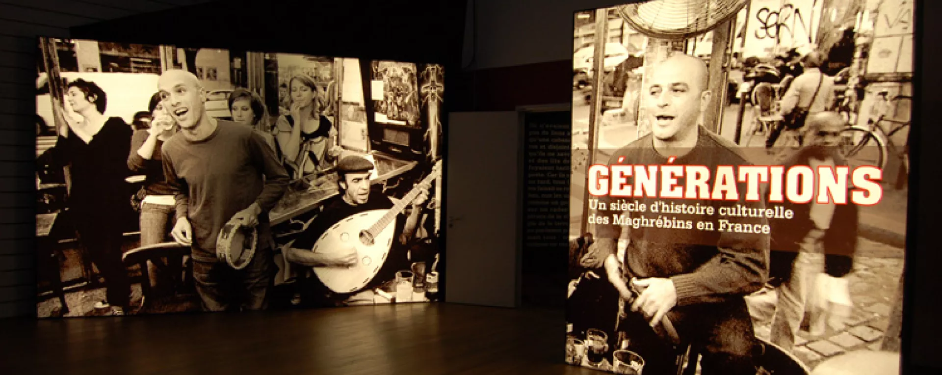 Générations, un siècle d’histoire culturelle des Maghrébins en France. Entrée de l'exposition dans les salles du Palais de la Porte Dorée. Photo : Sylvain Gorin © CNHI