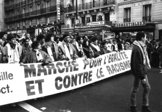 Arrivée de la Marche à Paris. Farid Aïchoune (Sans Frontière) est en tête de cortège, il assure le service d'ordre de la manifestation.est en tête de cortège, il assure le service d'ordre de la manifestation.
